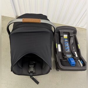 Nuna pipa Black Infant Car Seat with Base 2020